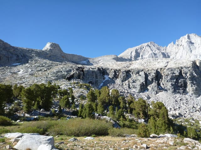 The trail to Forester Pass.